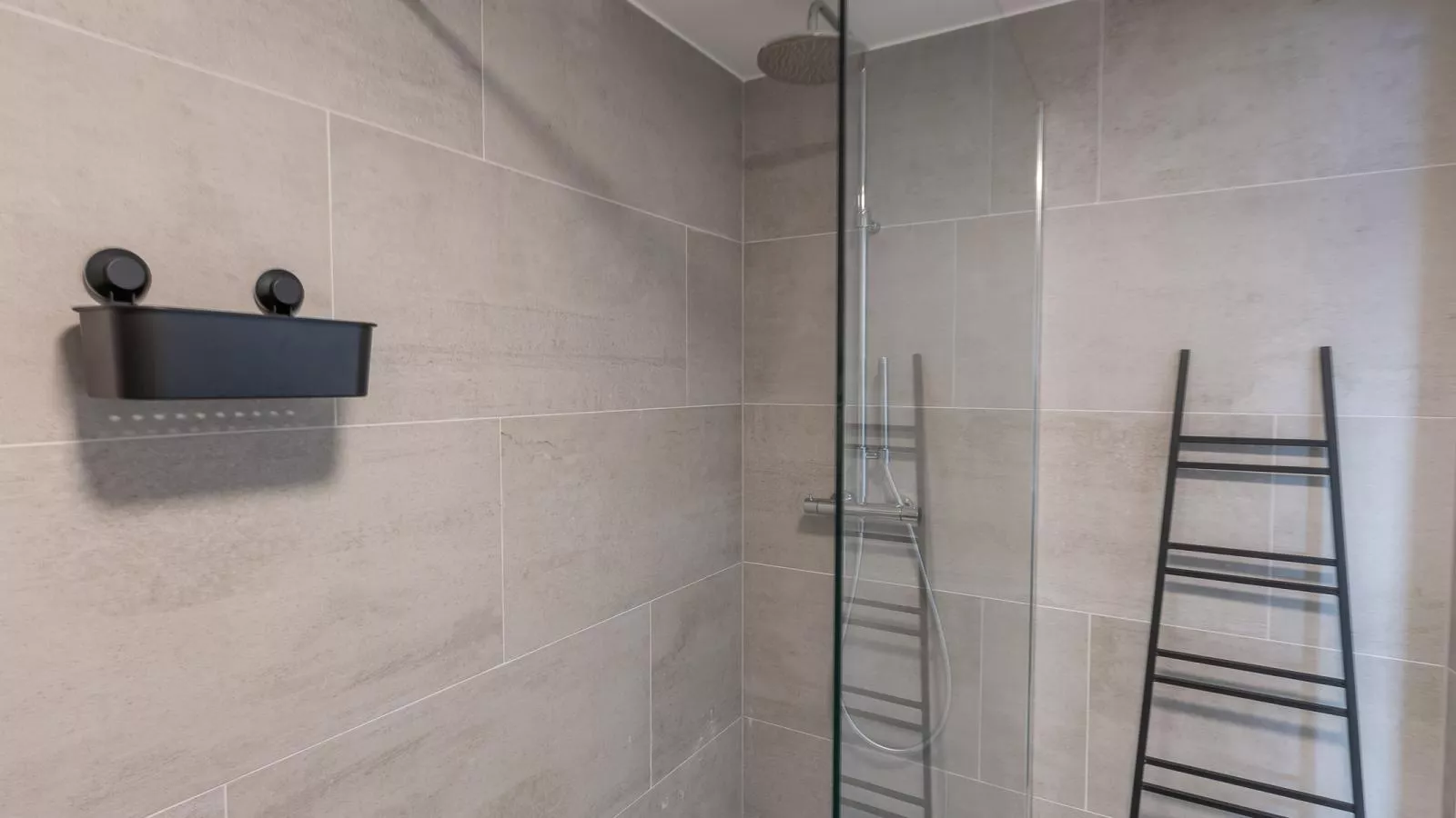 Green Lane The Sun  - 0401 + box 60-Badkamer