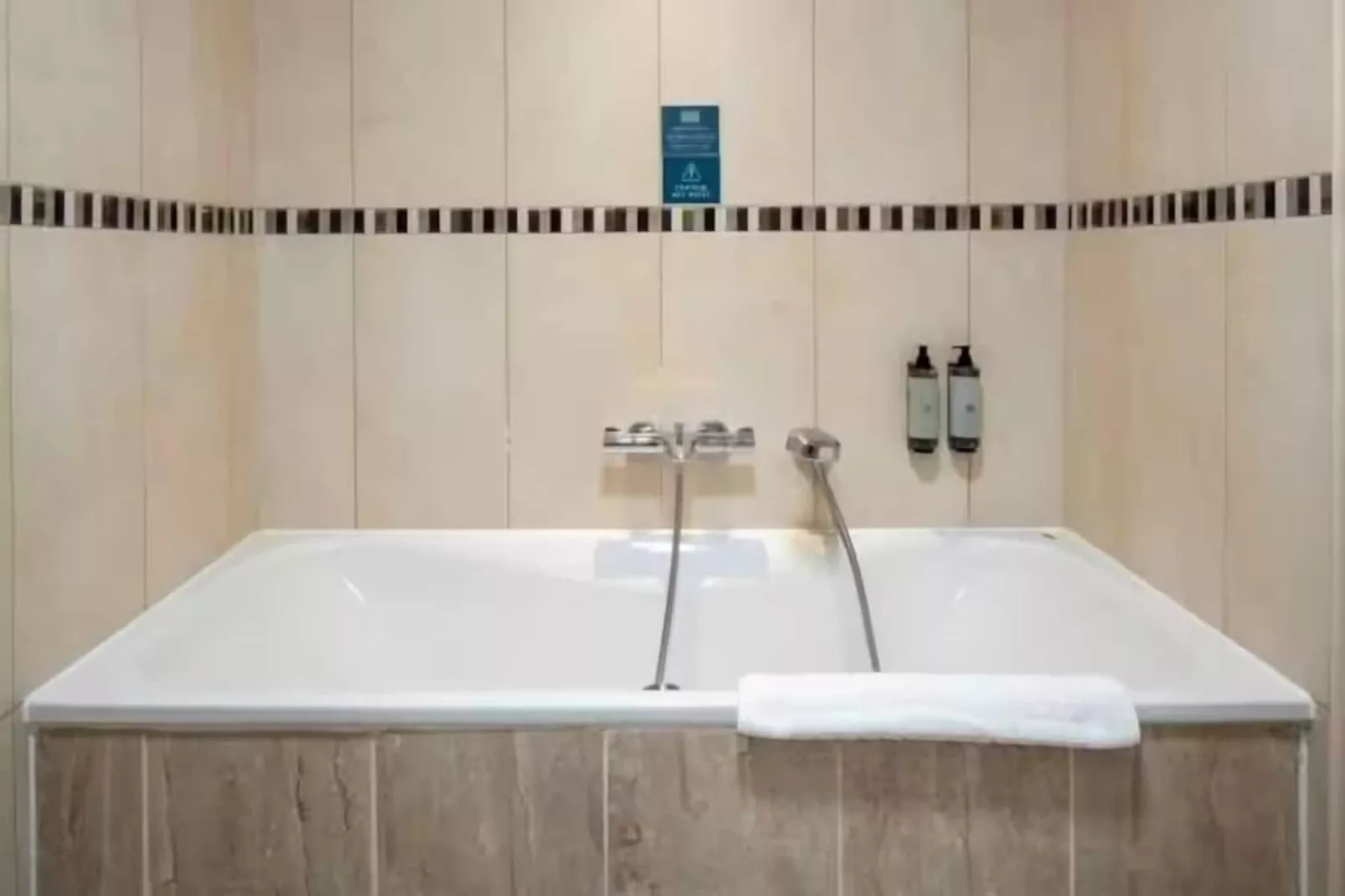 Standard Double Room-Badkamer