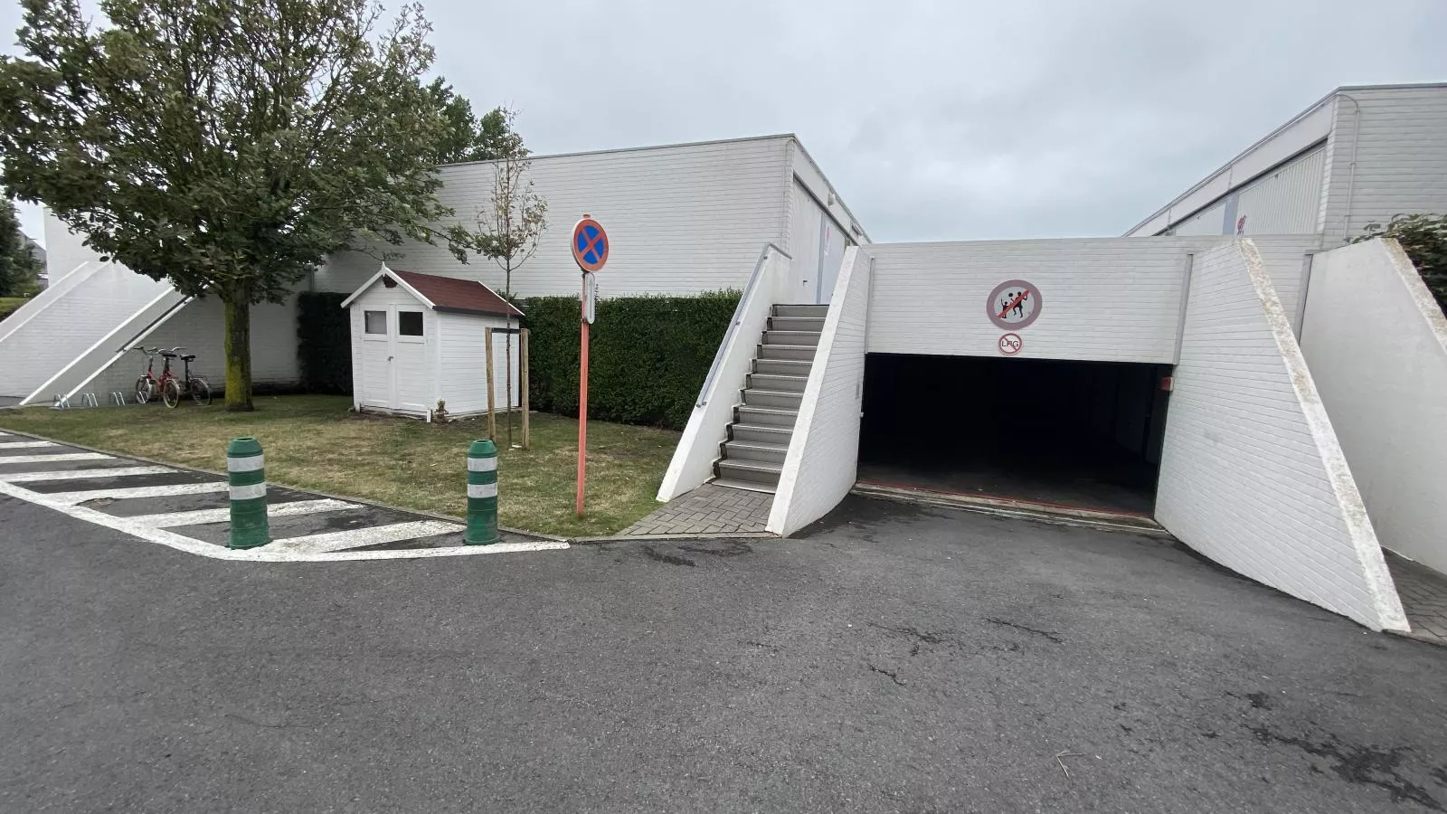 Sun Beach - 0001 + box 82 (Green Garden)-Buitenlucht