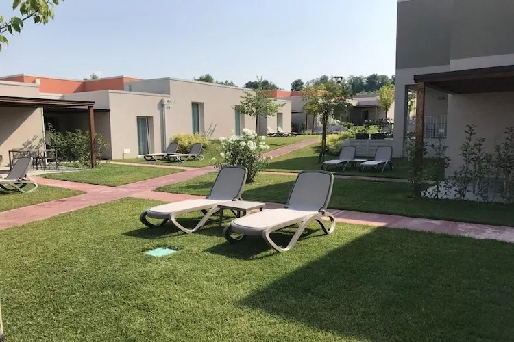 Sisan Family Resort Cisano di Bardolino - App 3 pax-Tuinen zomer