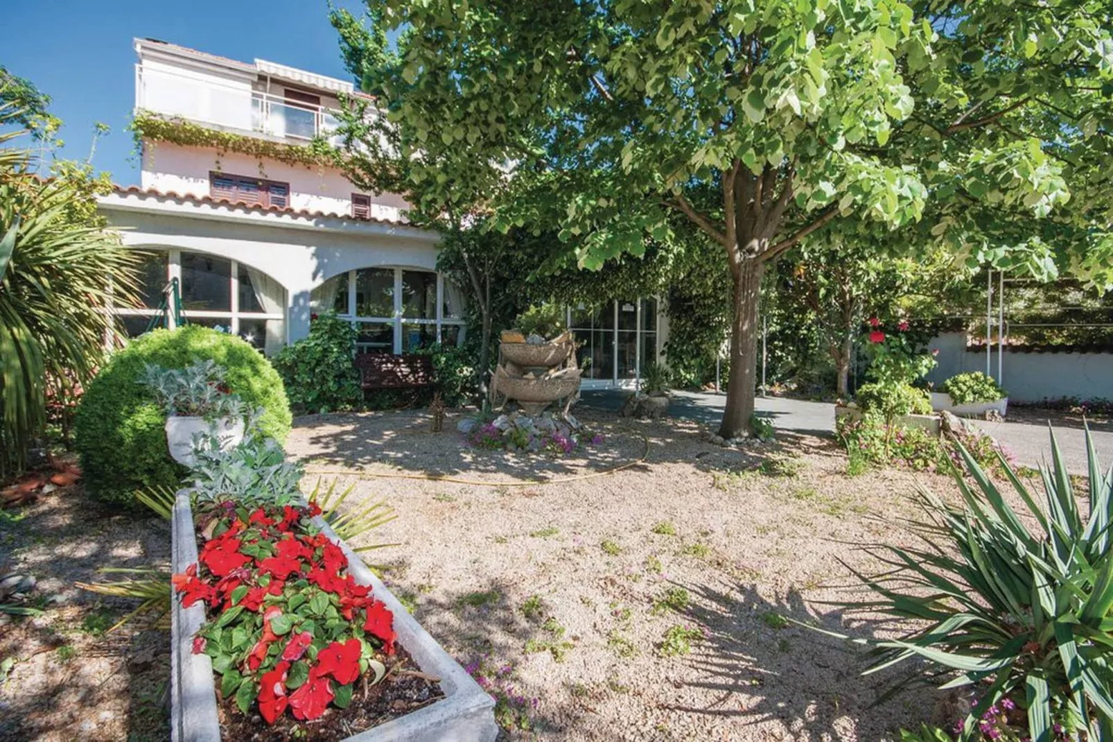 Apartments Nena - Apartment Paola A2-Tuinen zomer