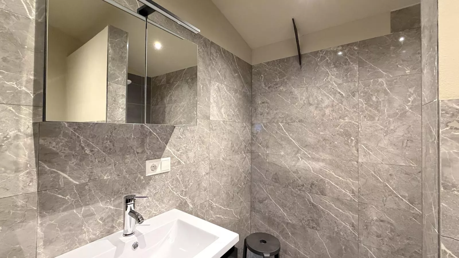 Sientjeshof 2-Badkamer