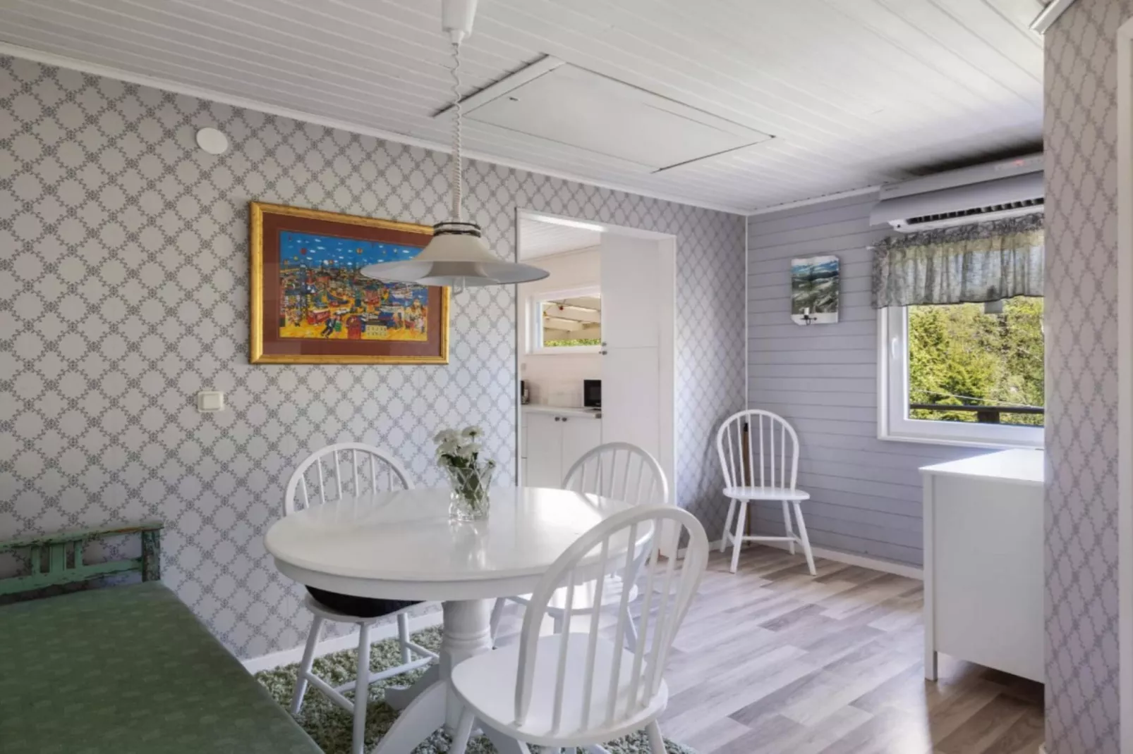 Gezellig toevluchtsoord in het bos met bubbelbad - Binnen