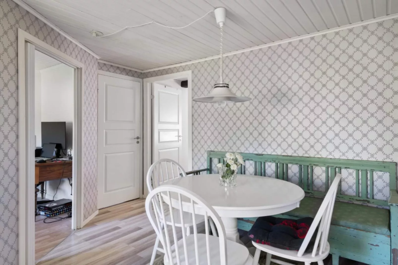 Gezellig toevluchtsoord in het bos met bubbelbad - Binnen