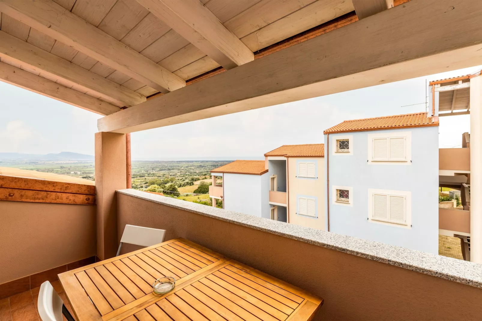 ATTICO BADESI CON PISCINA - Uitzicht zomer