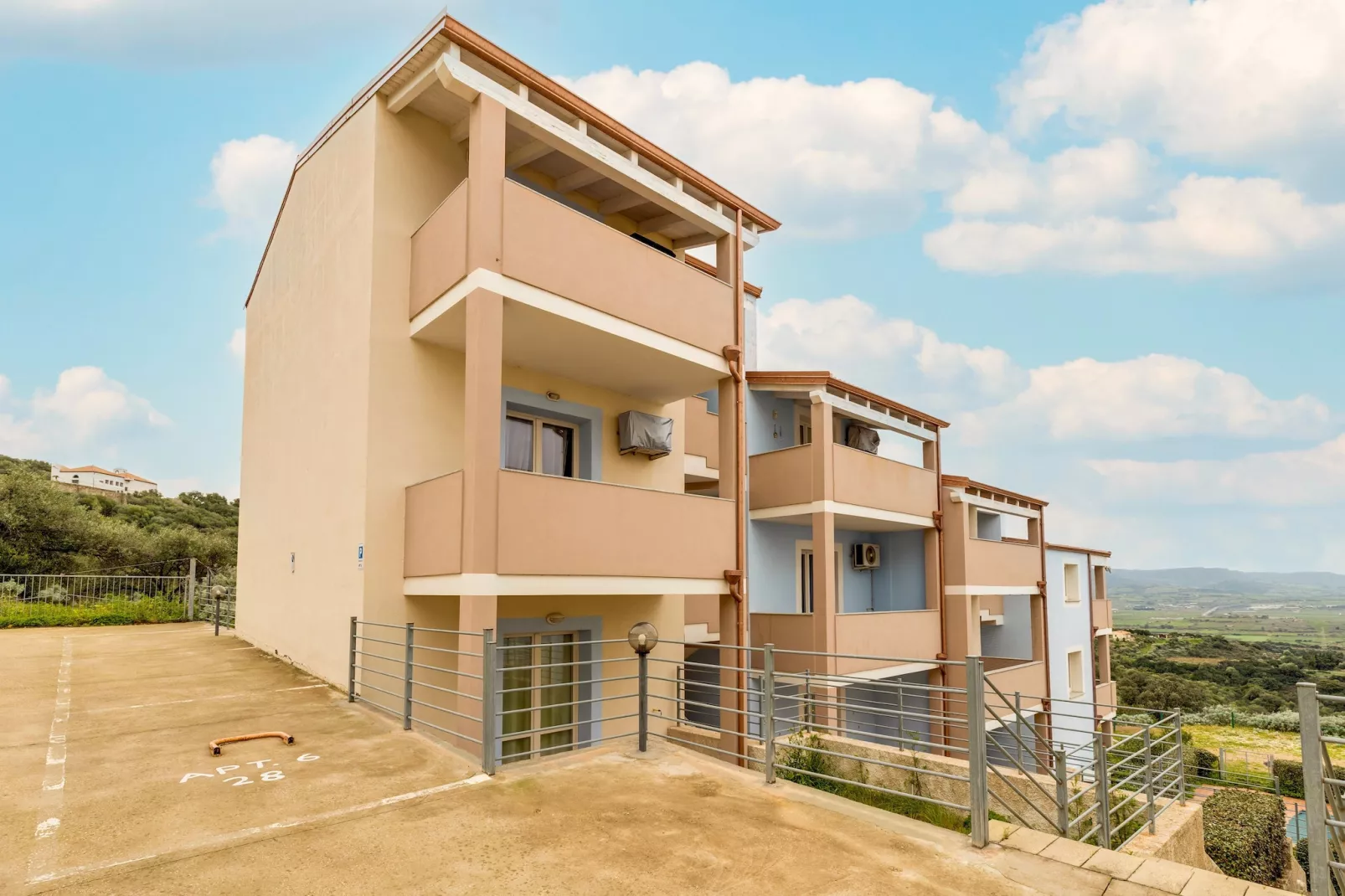 ATTICO BADESI CON PISCINA - Buitenkant zomer