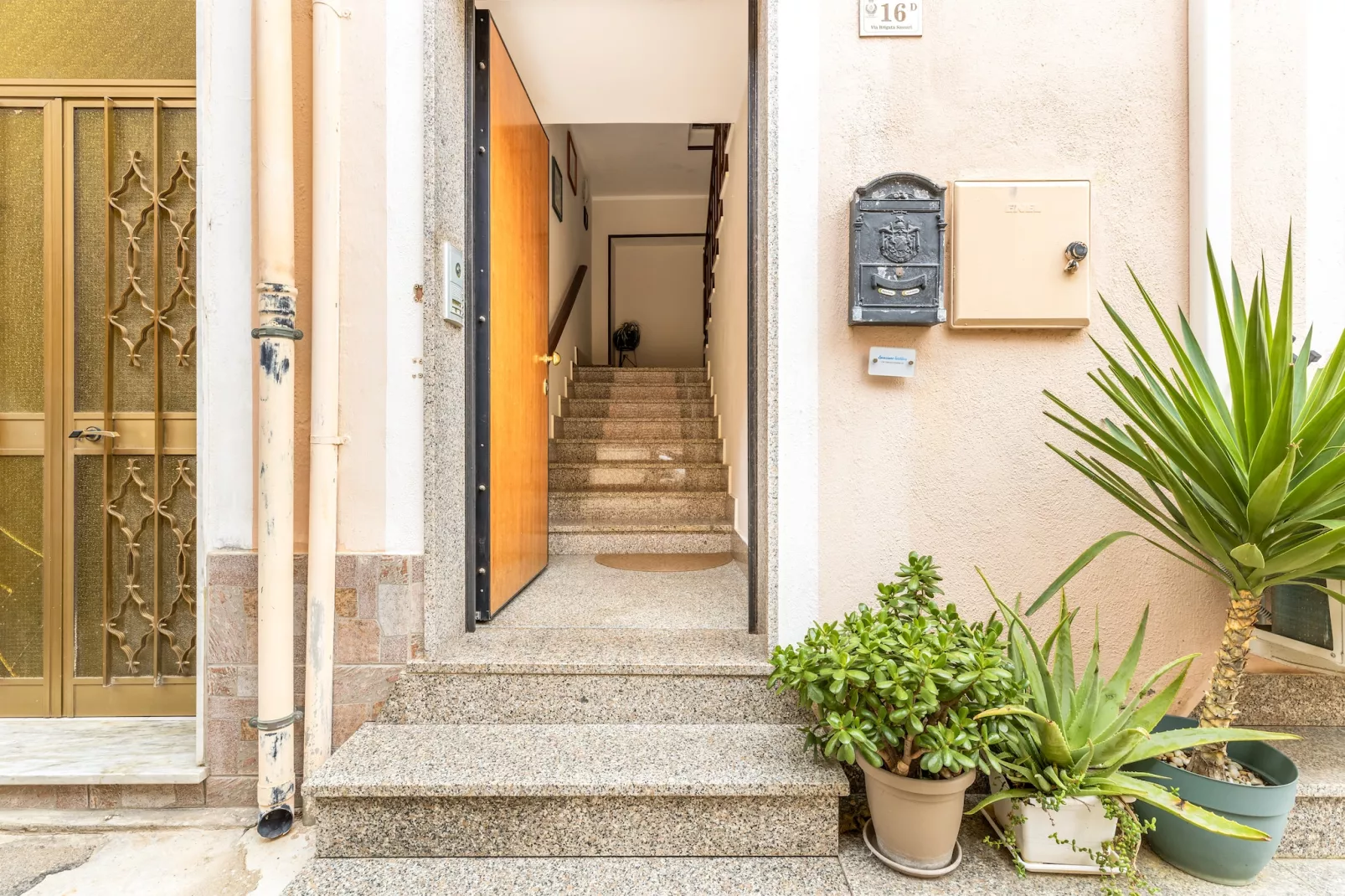 QUADRILOCALE CASTELSARDO CENTRO - Hal-ontvangst