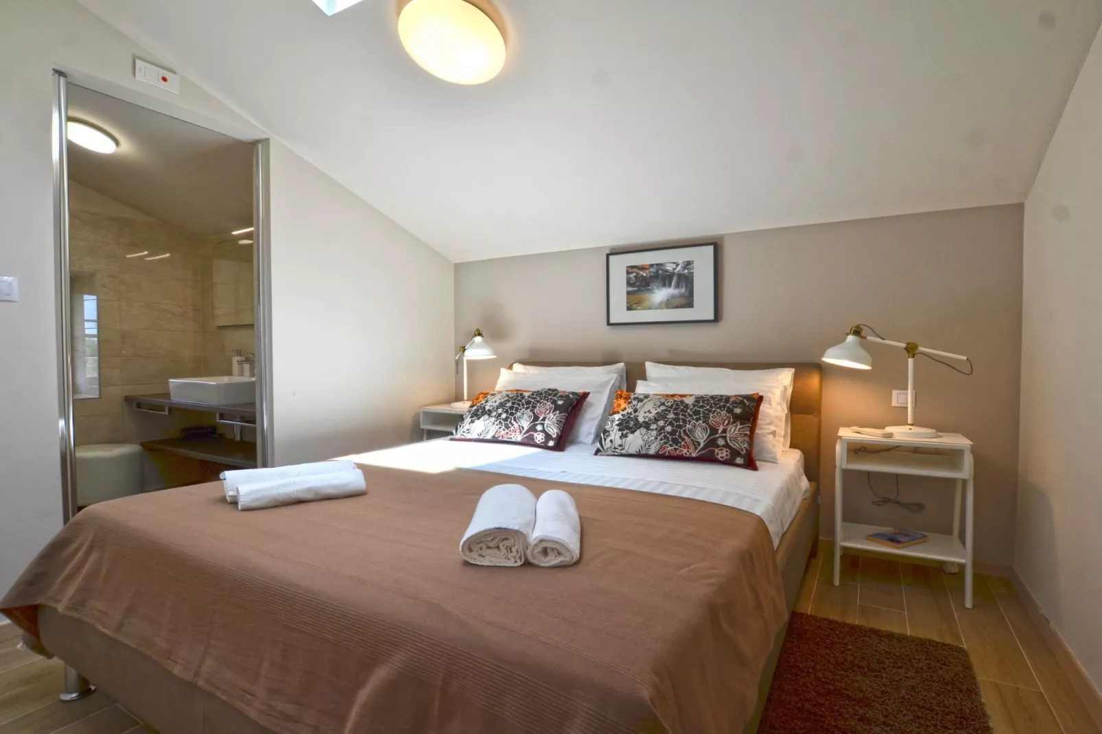 Tranquil Getaway with Shared Pool in Bale - One Bedroom Apartment-Slaapkamer