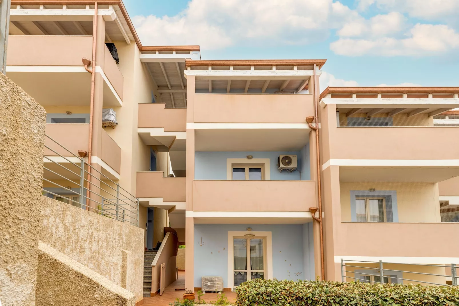 ATTICO BADESI CON PISCINA - Buitenkant zomer