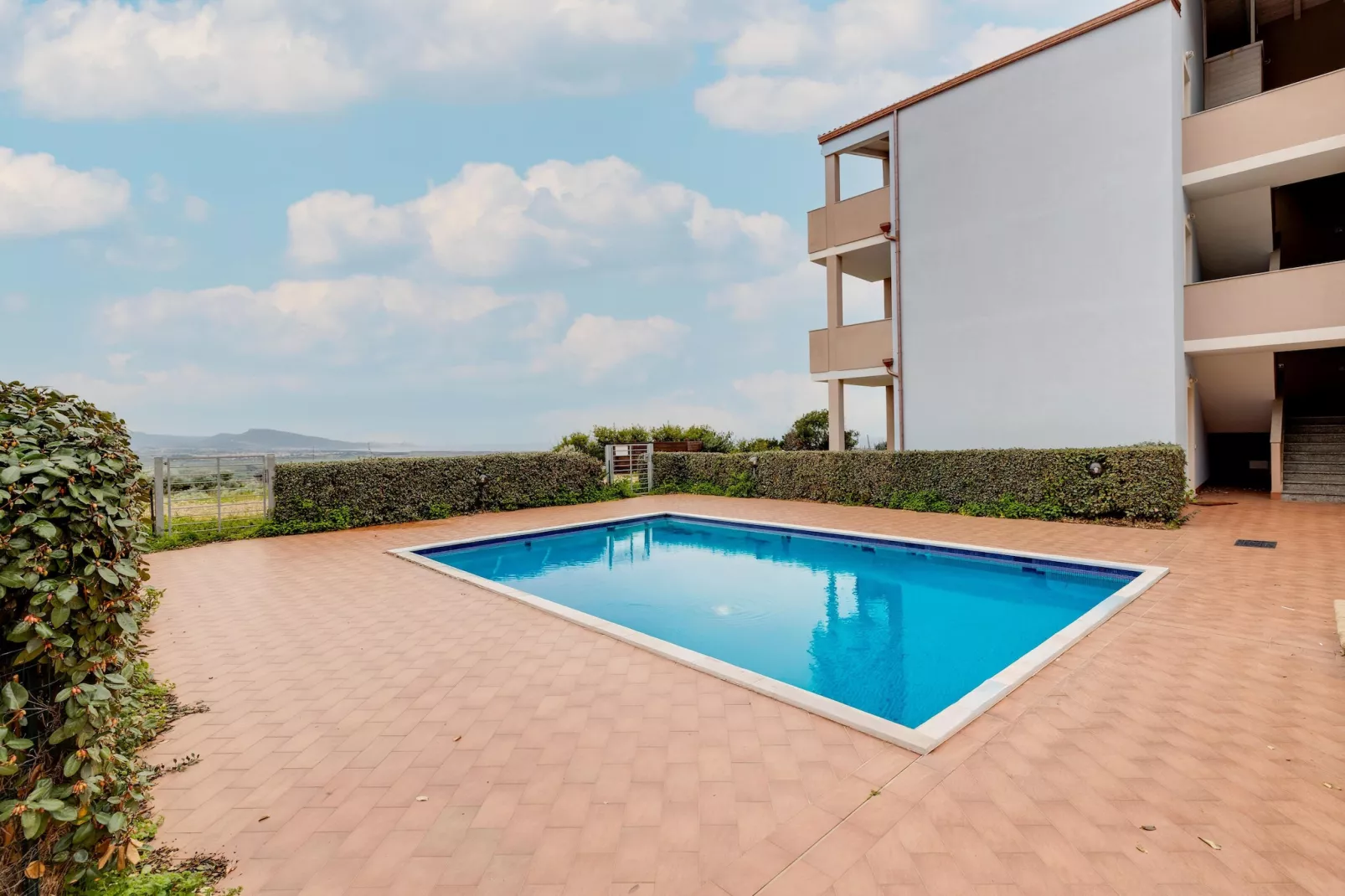 BILO BADESI CON PISCINA - Zwembad