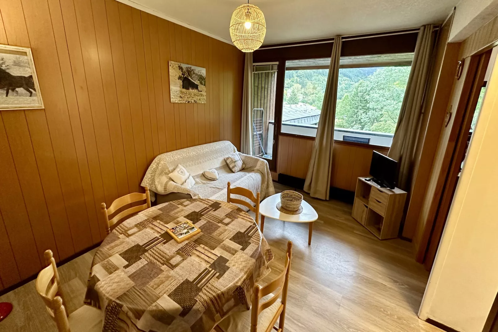 Le Pradet C 513 - Le Mont Dore 4pers-Woonkamer