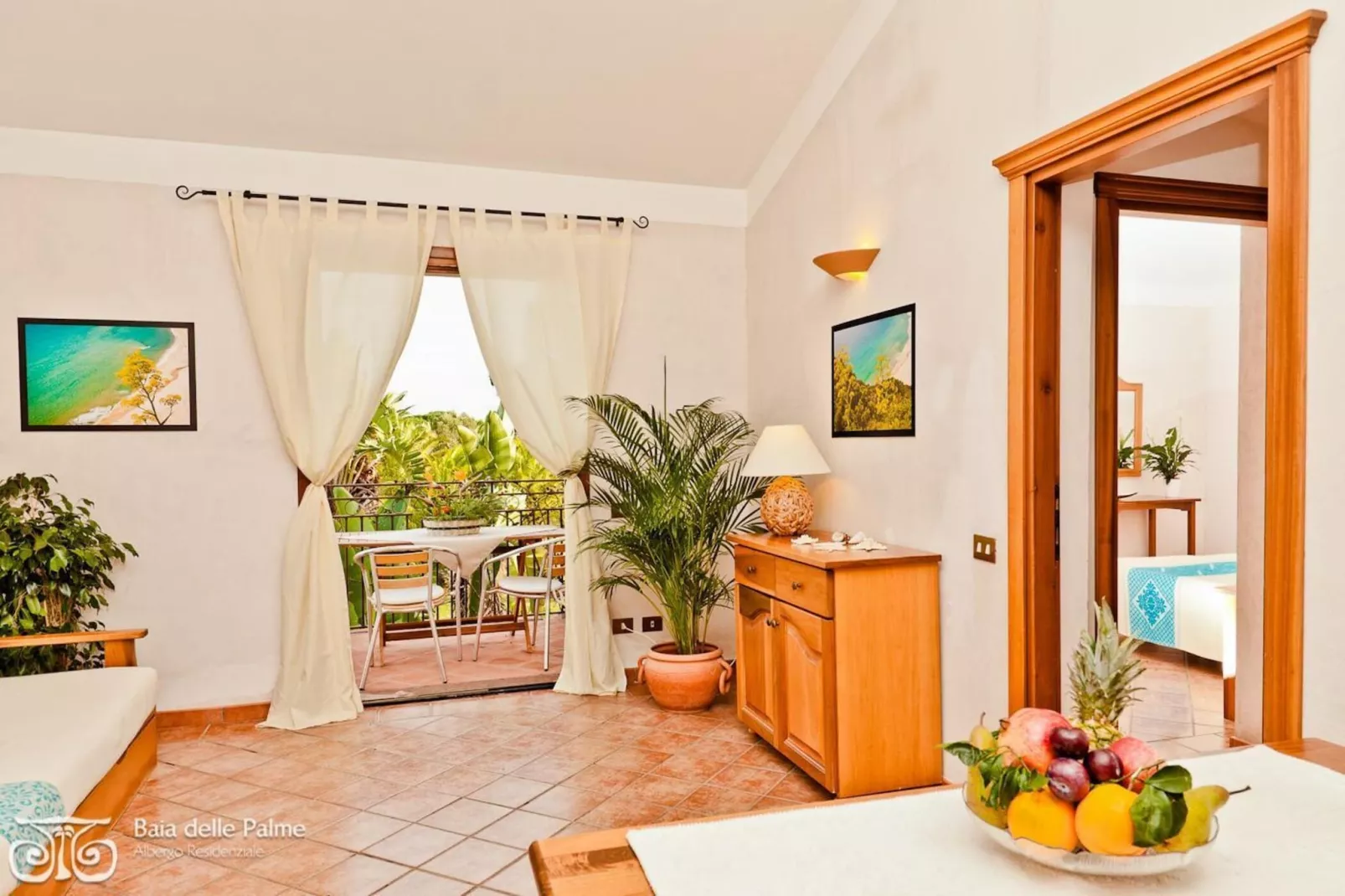 BAIA DELLE PALME-Trilo 6-Overloop