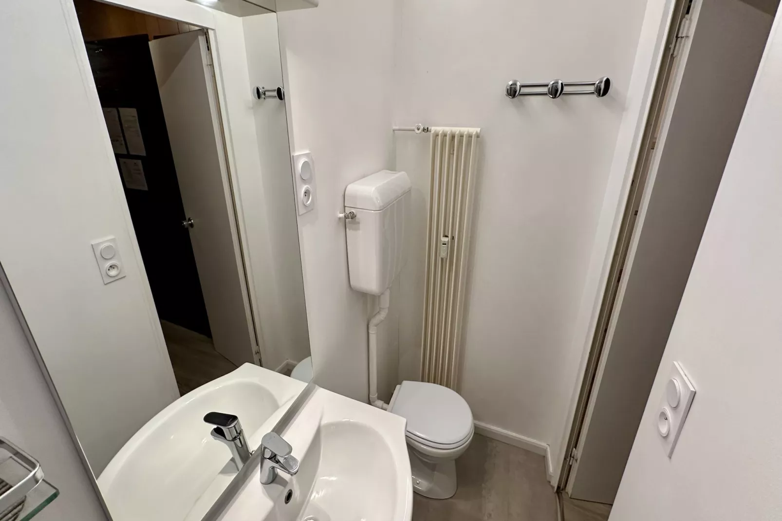 Le Pradet C 513 - Le Mont Dore 4pers-Badkamer