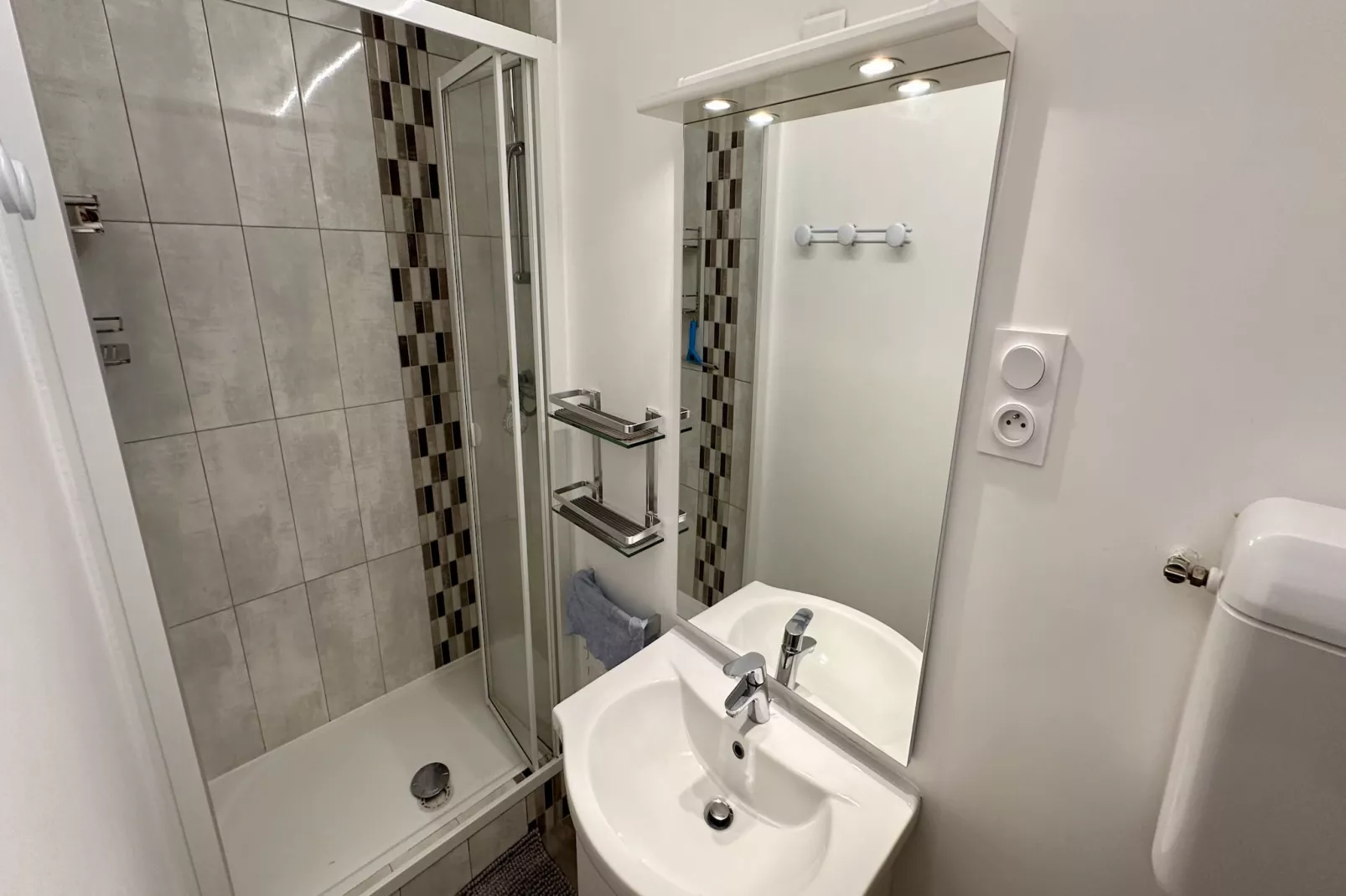 Le Pradet C 513 - Le Mont Dore 4pers-Badkamer