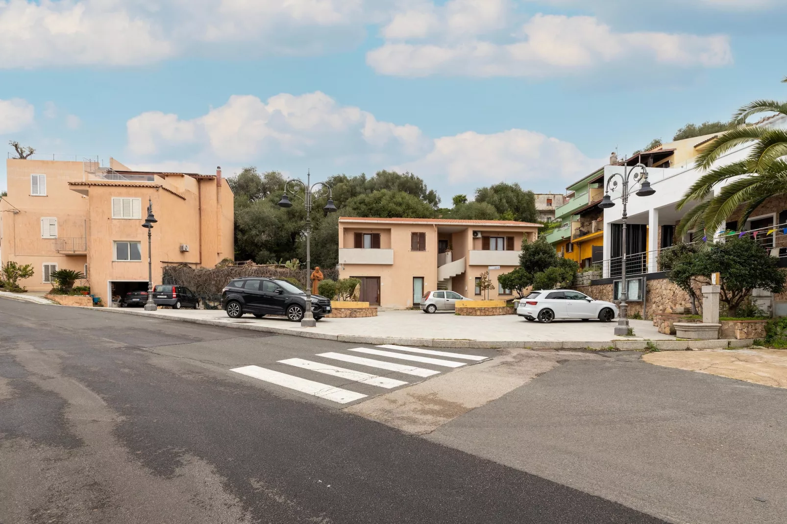 BILO BADESI CON PISCINA