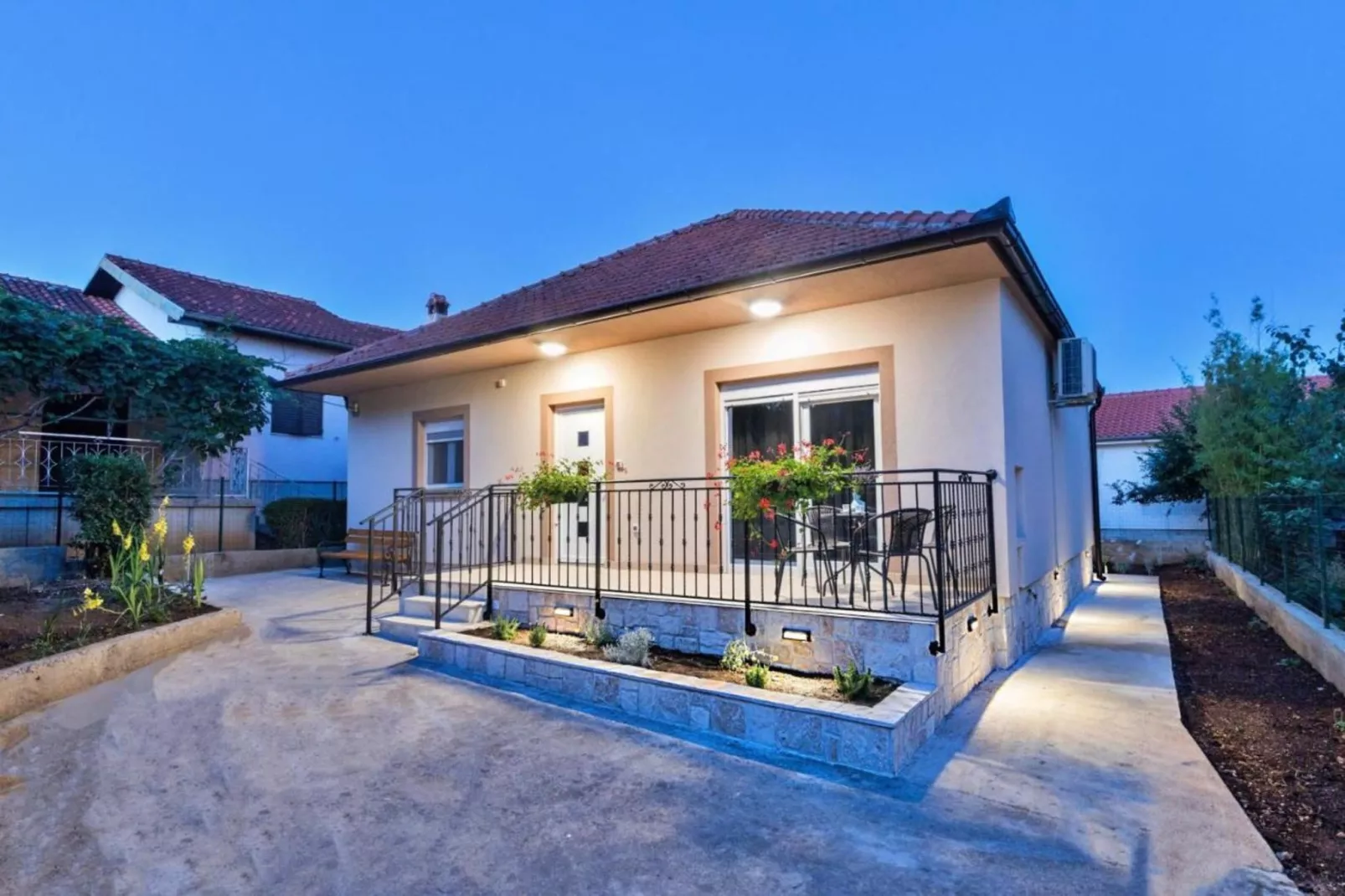 Mihael Holiday House - Three Bedroom Holiday Home with jacuzzi-Faciliteiten