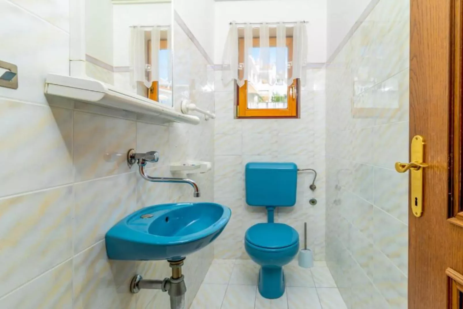 Apartments Panorama - Two Bedroom Apartment with  Terrace and Sea View (1)-Badkamer