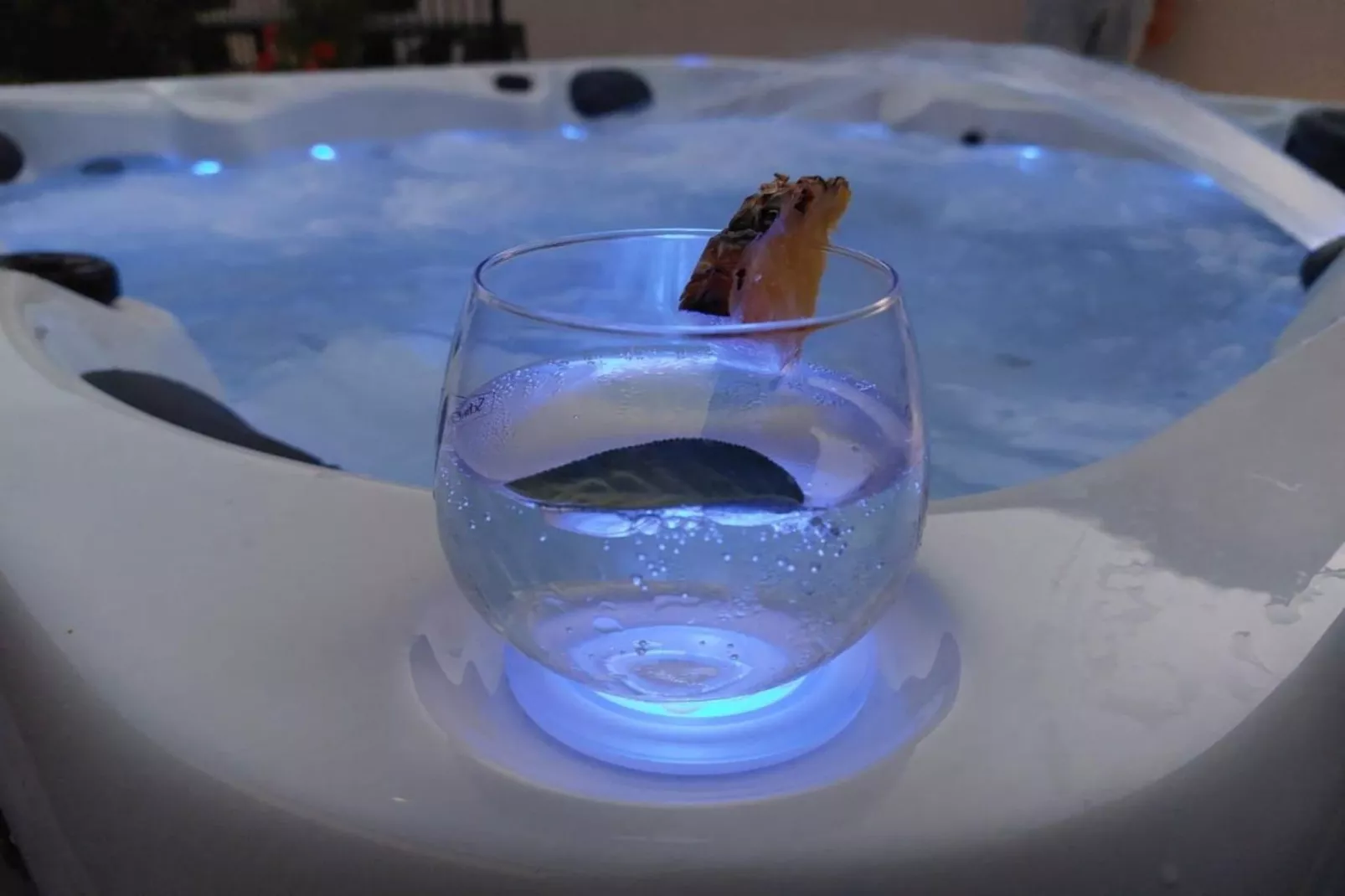 Mihael Holiday House - Three Bedroom Holiday Home with jacuzzi-Spa