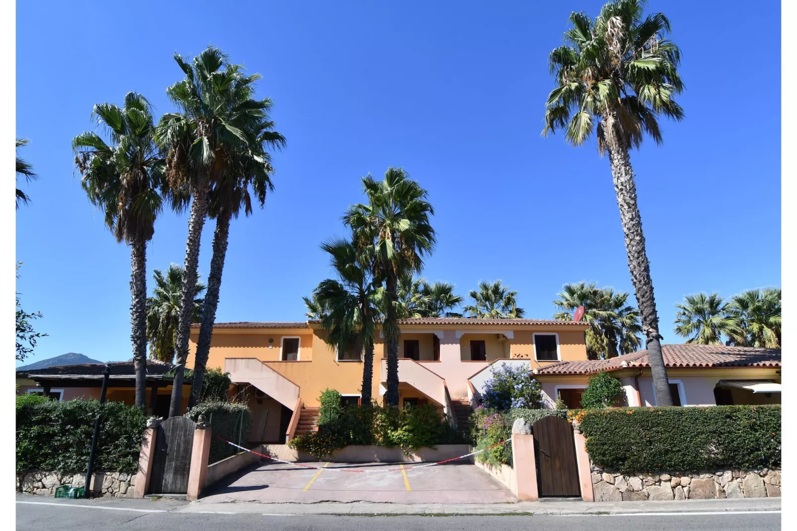 APPARTAMENTI TIFFANY APARTMENT 3 BEDROOMS - 6 PAX R6-Buitenkant zomer