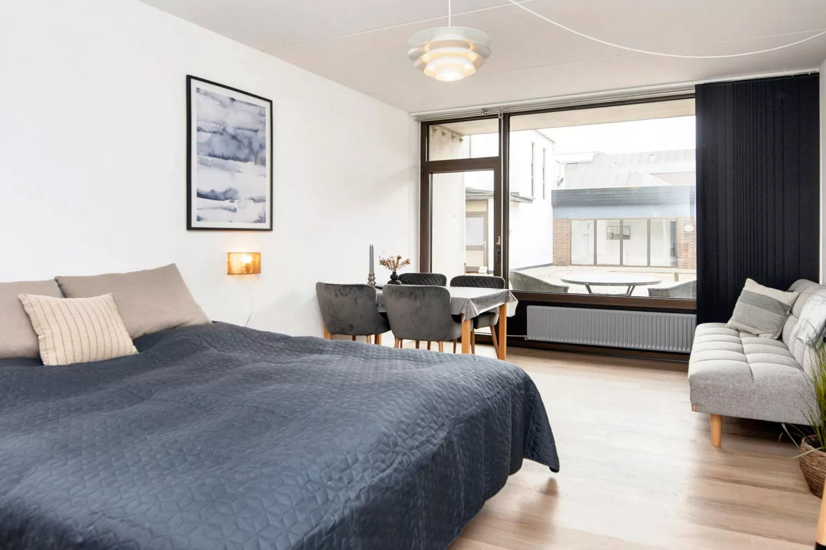 1 roomView couGFloor/1floorPrem