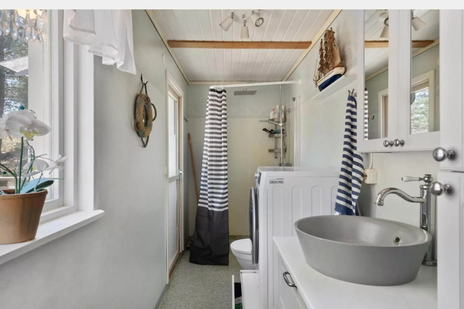 Gezellig toevluchtsoord in het bos met bubbelbad - Binnen