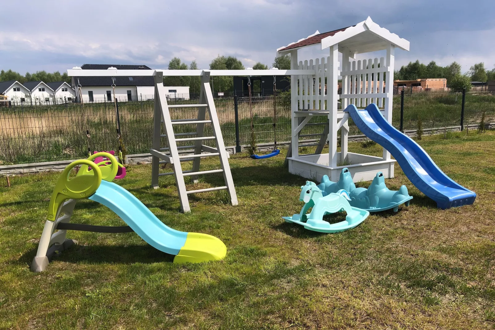 Komfortowe domy wypoczynkowe w Niechorzu Spacerowa 37-Tuinen zomer