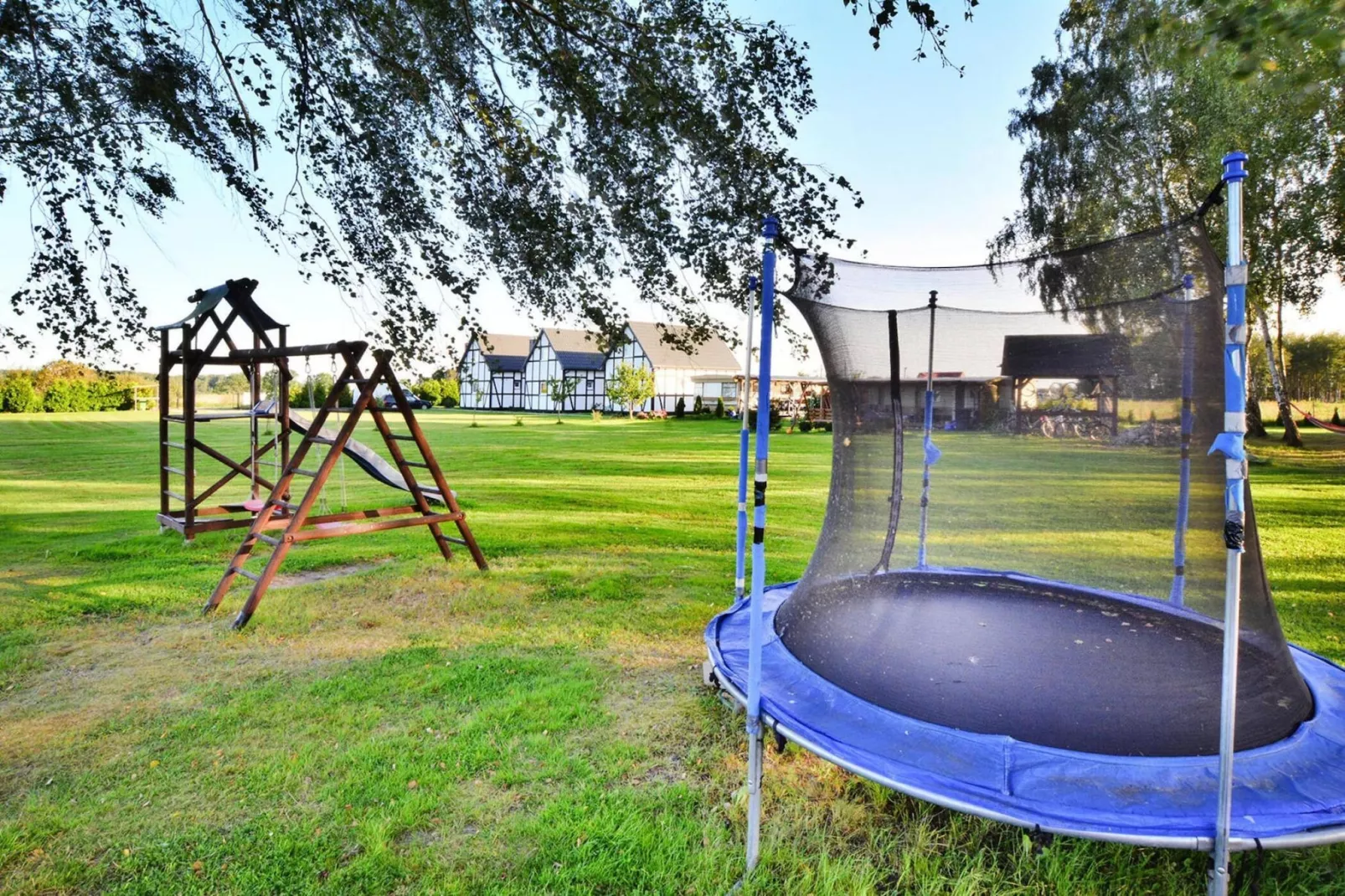 Domki Pani Marii 50 m2 dla 6 osób Jarosławiec-Tuinen zomer