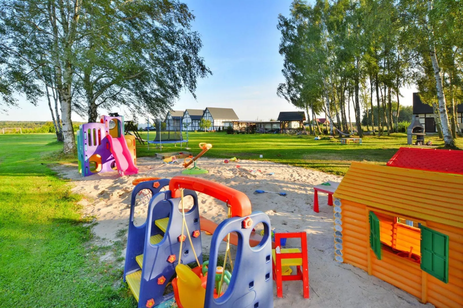 Domki Pani Marii 50 m2 dla 6 osób Jarosławiec-Tuinen zomer