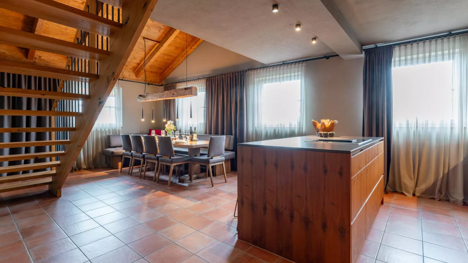 Tauern Suites Mitterwirt TOP 121  122-Eetkamer