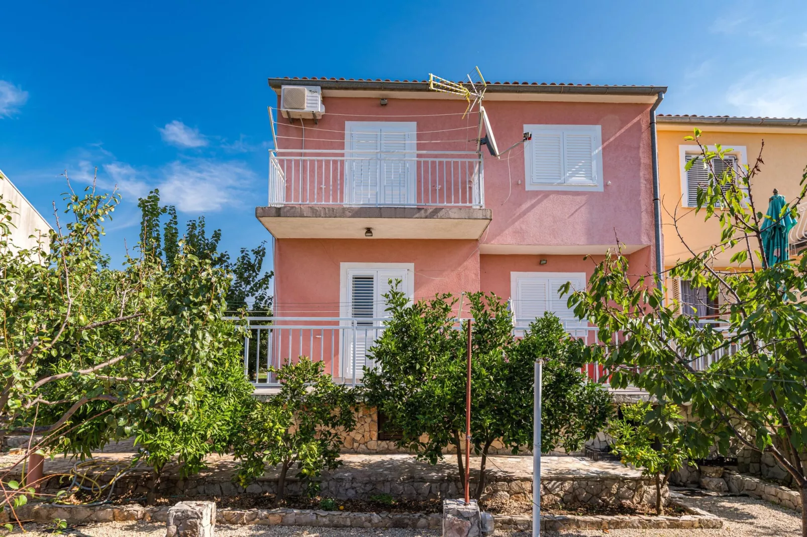 Apartments Bruna - one bedroom apartment A1-Buitenkant zomer