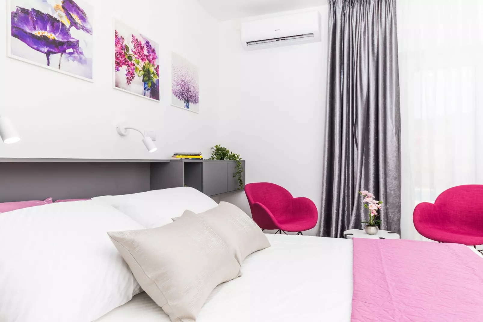 Scenic Elegant Trogir Villa with Pool - Five Bedroom Villa-Slaapkamer