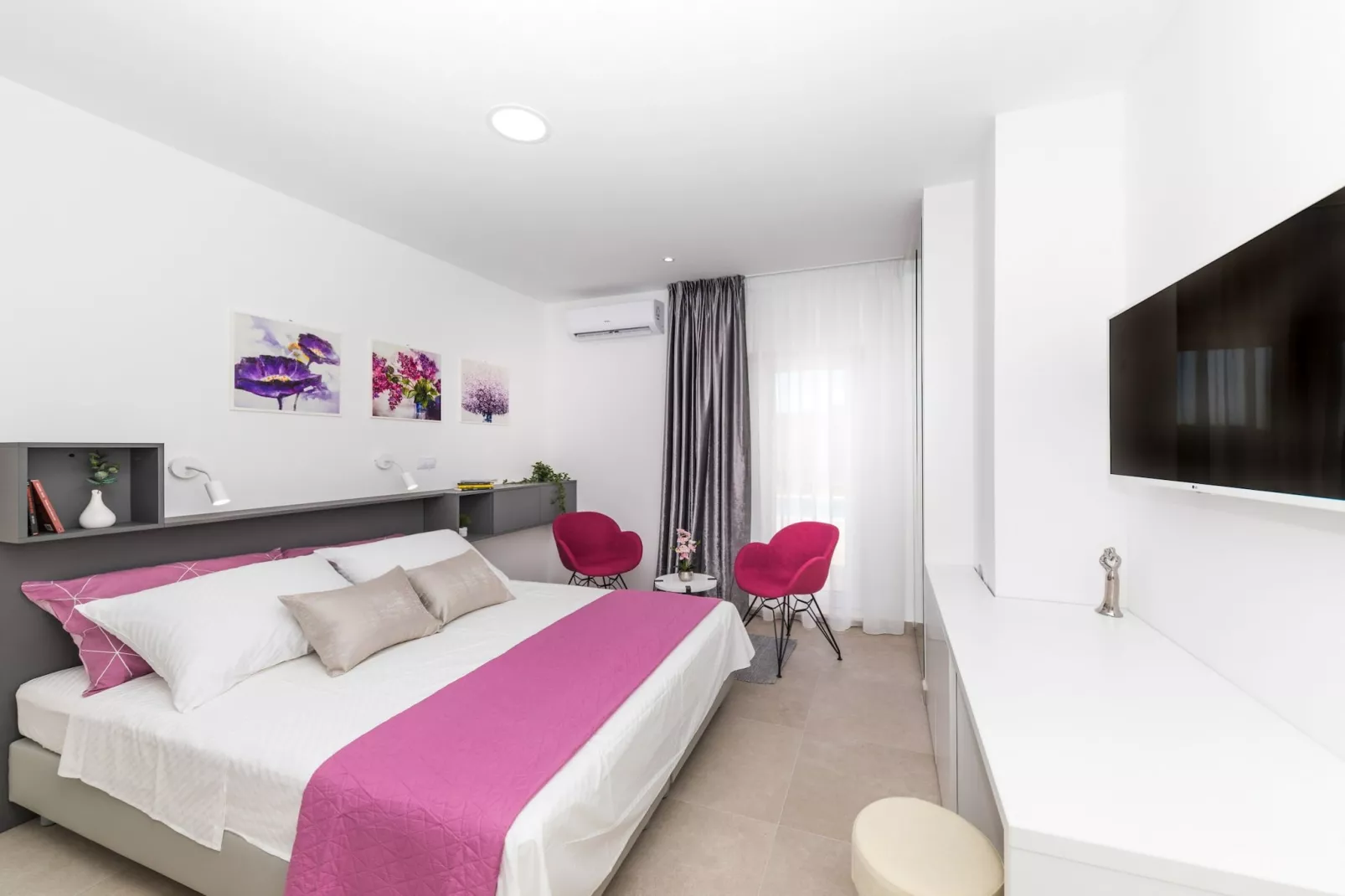 Scenic Elegant Trogir Villa with Pool - Five Bedroom Villa-Slaapkamer