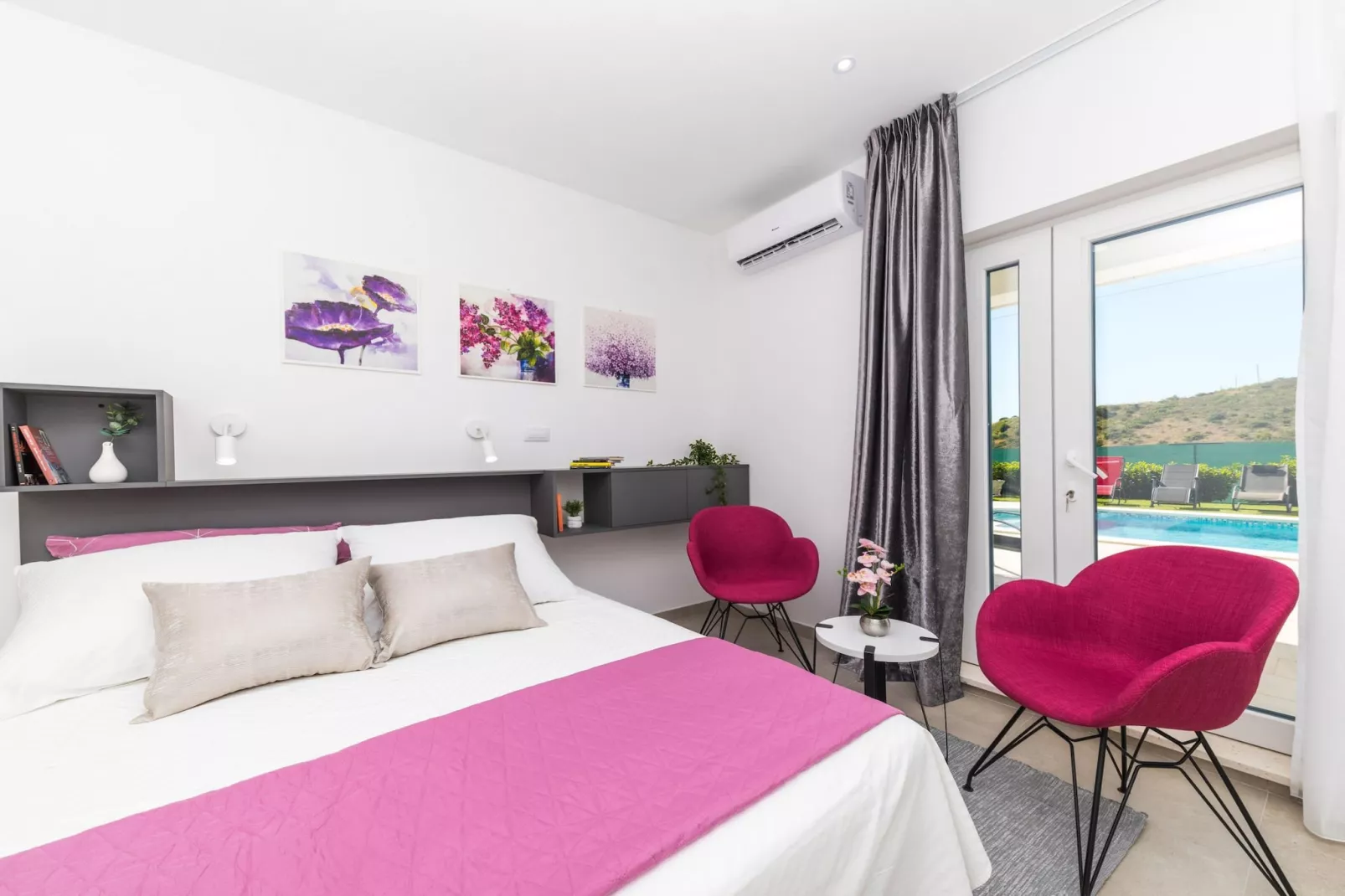 Scenic Elegant Trogir Villa with Pool - Five Bedroom Villa-Slaapkamer