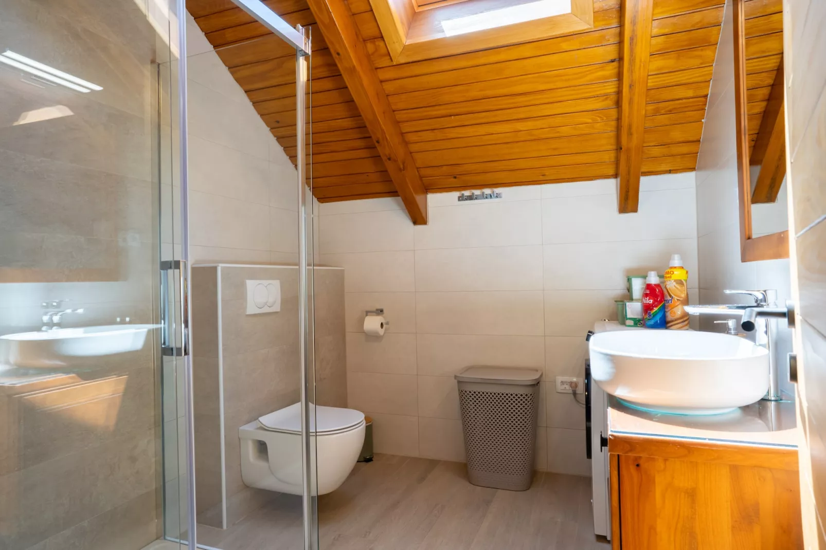 Villa Brusiana with covered heated pool-Badkamer