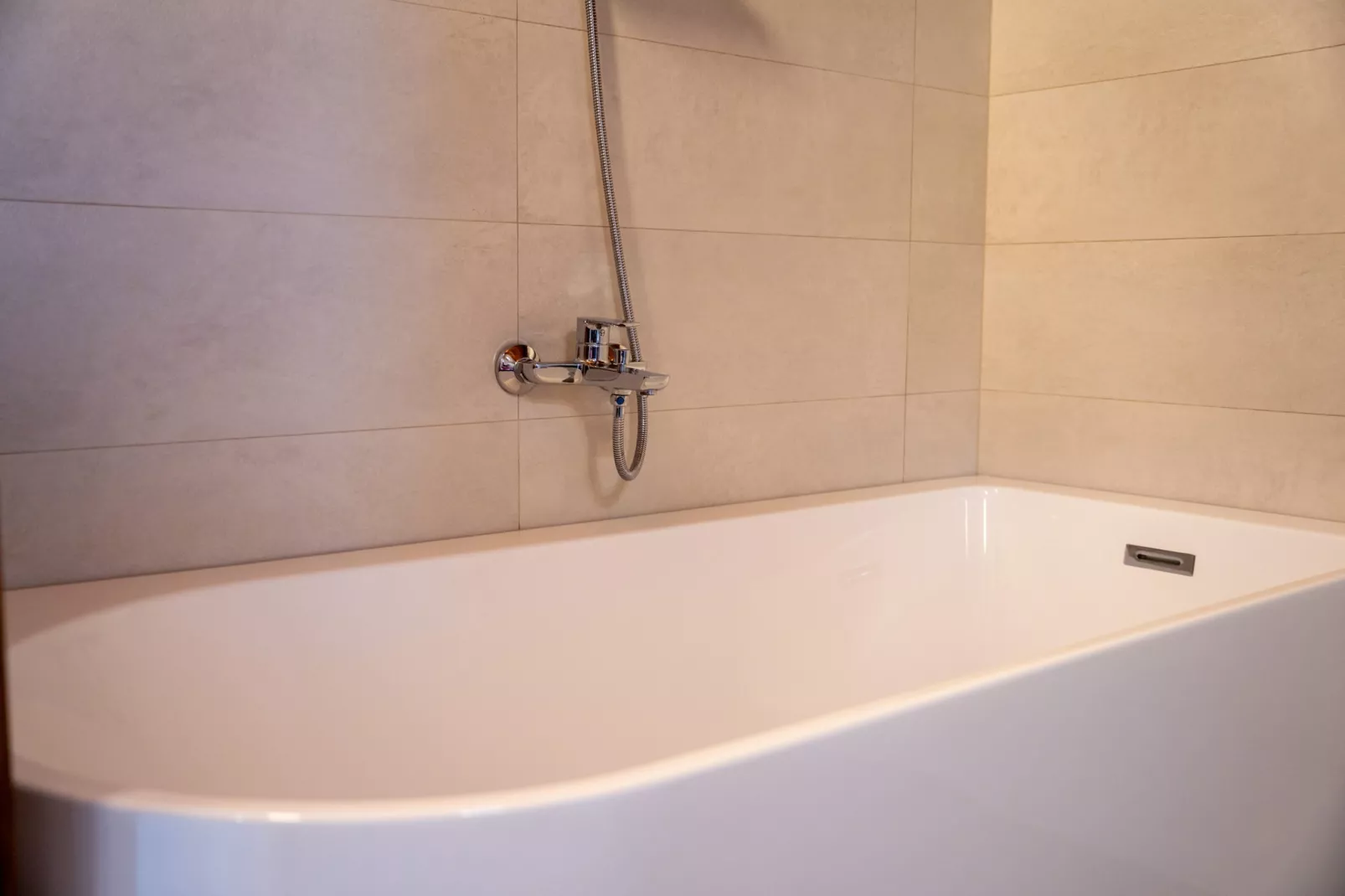 Villa Brusiana with covered heated pool-Badkamer