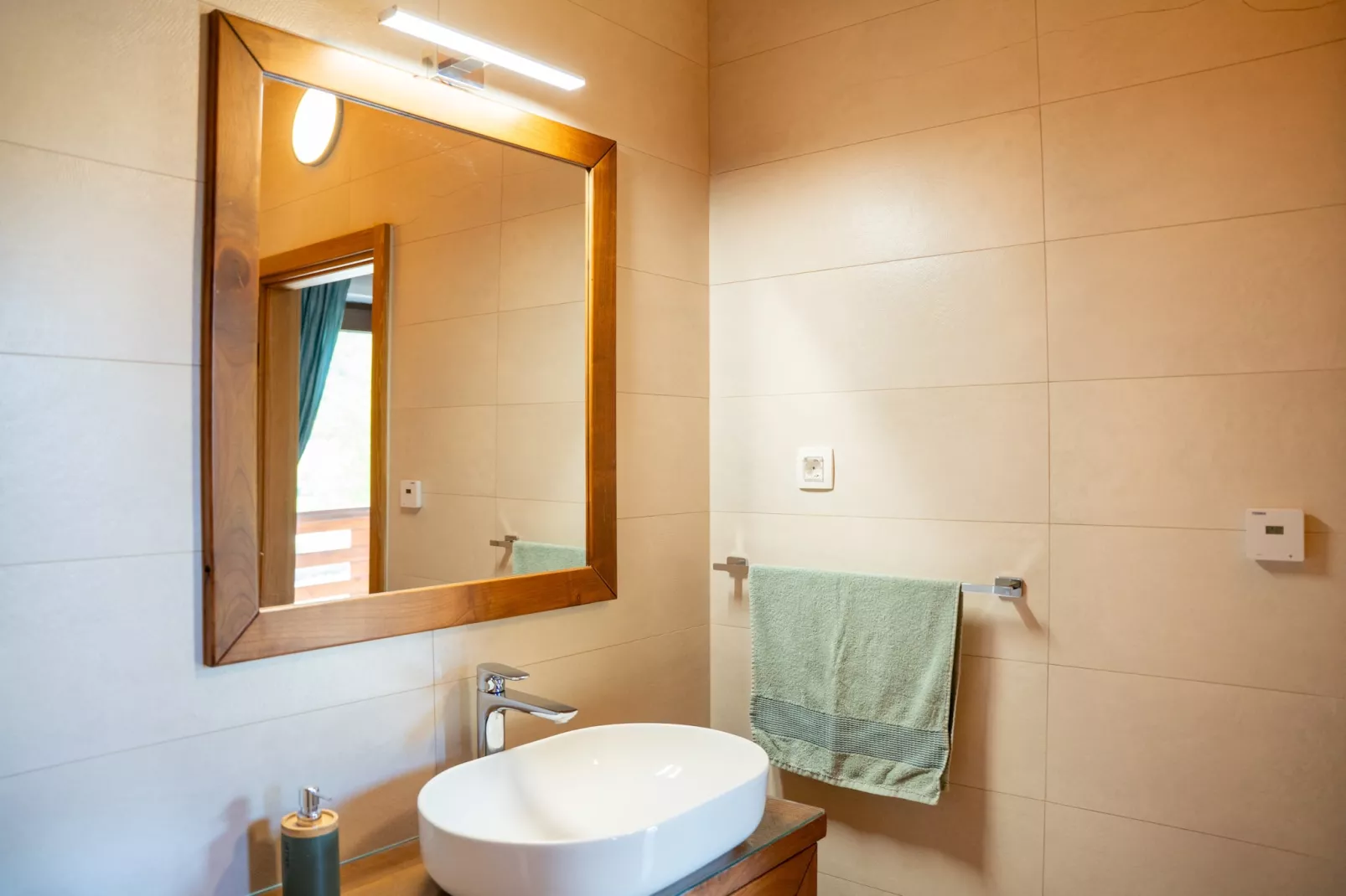 Villa Brusiana with covered heated pool-Badkamer