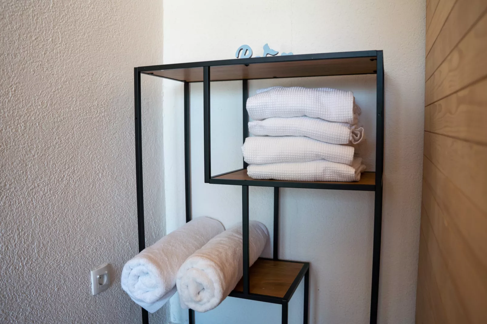 Villa Brusiana with covered heated pool-Badkamer