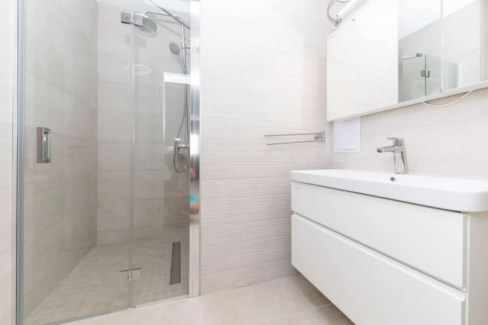 Scenic Elegant Trogir Villa with Pool - Five Bedroom Villa-Badkamer