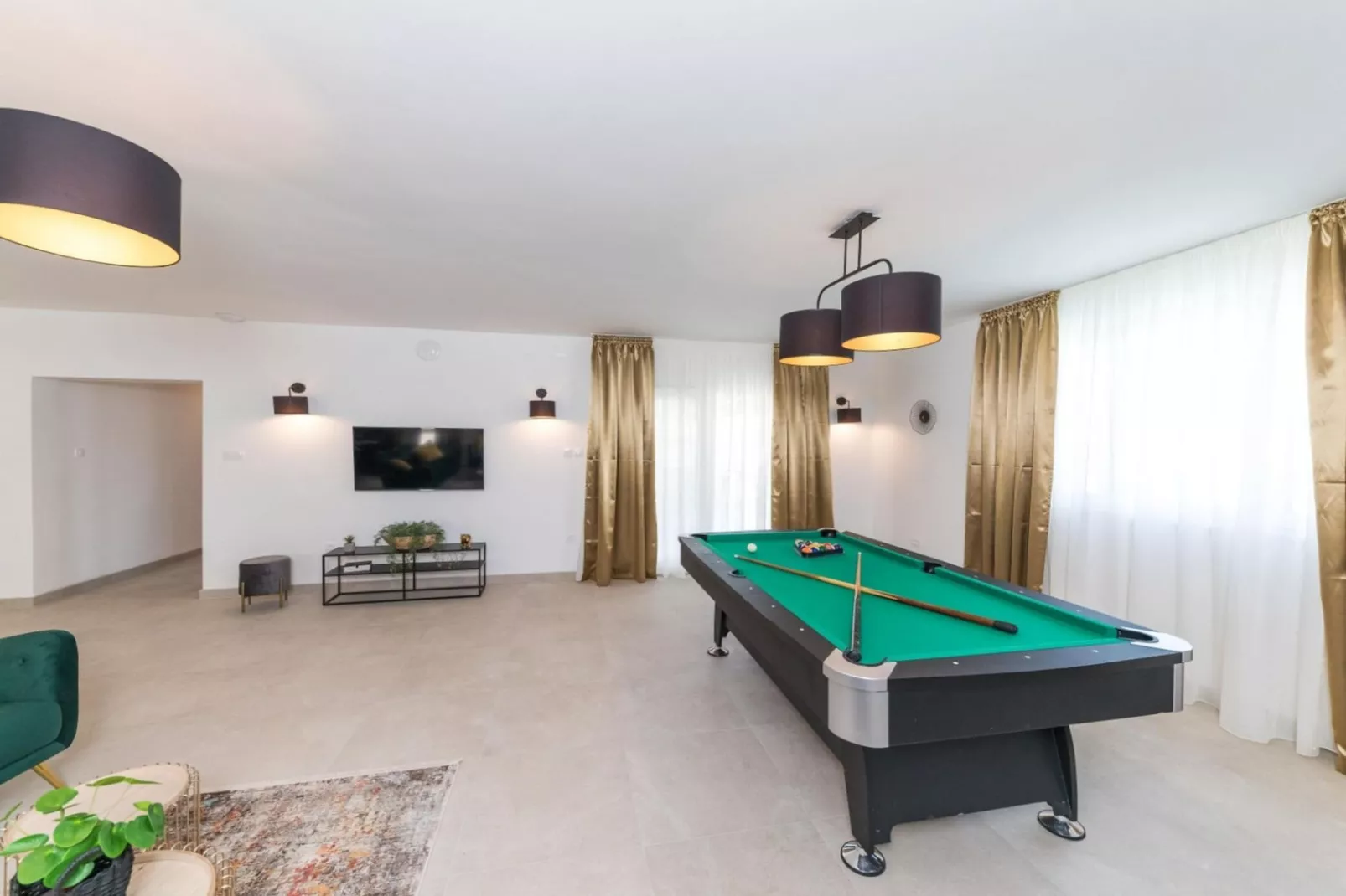 Scenic Elegant Trogir Villa with Pool - Five Bedroom Villa-Faciliteiten