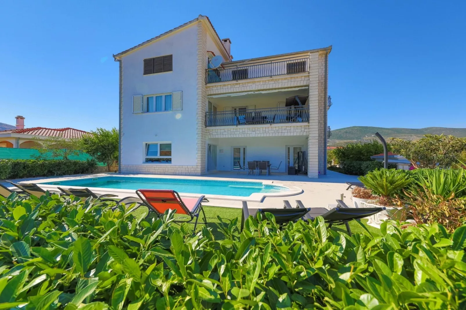 Scenic Elegant Trogir Villa with Pool - Five Bedroom Villa-Buitenlucht