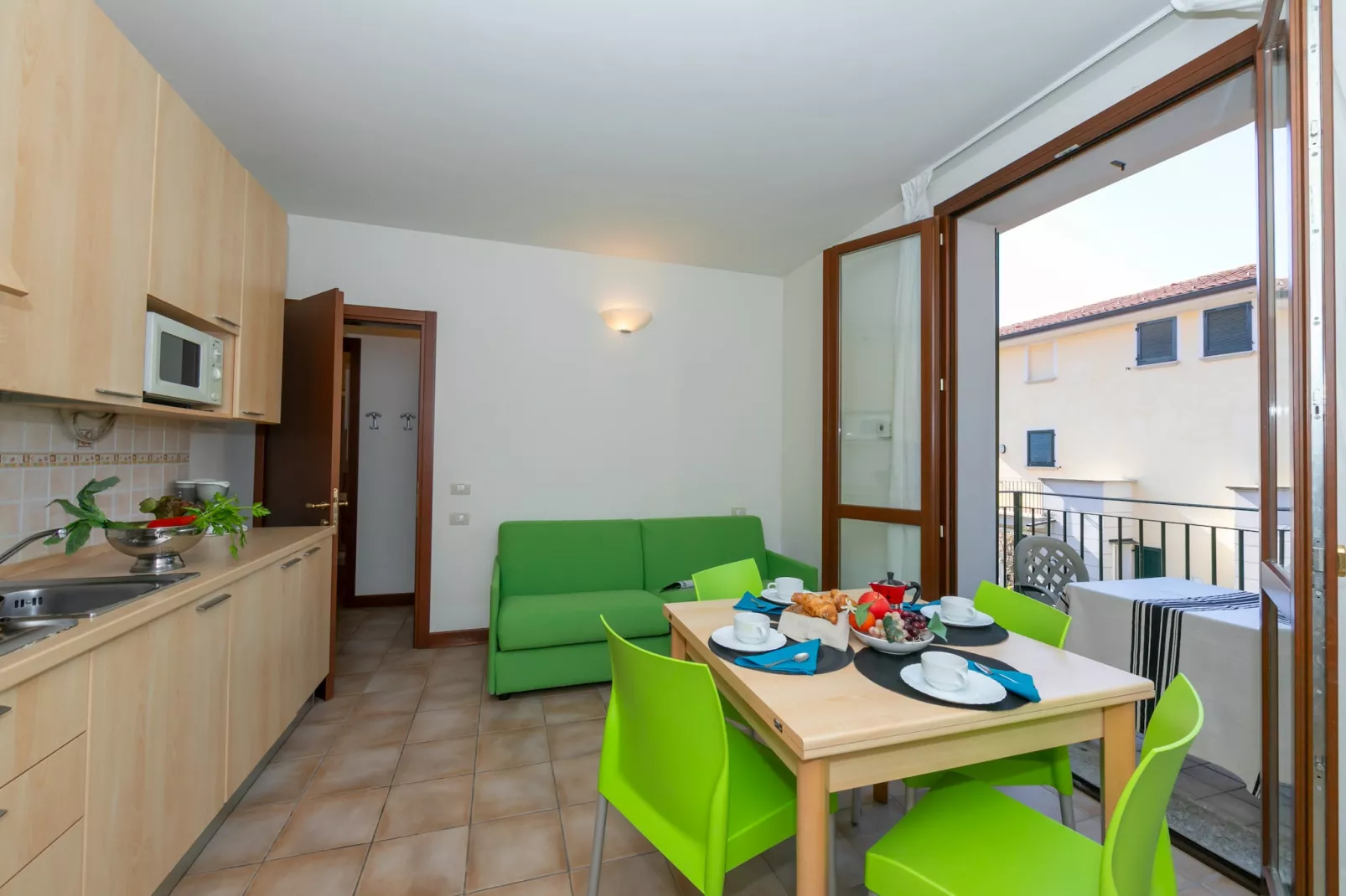 RESIDENCE PORTO LETIZIA - VILLAGE-BILOCALE 4 PAX 8226 - VGB4-Woonkamer