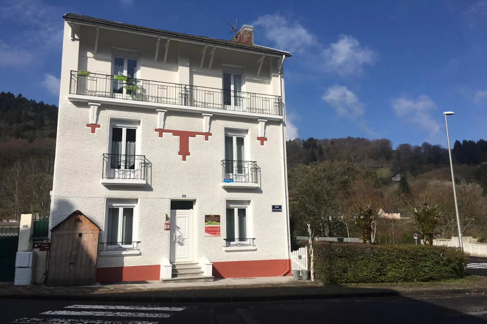 L´Aubrac - Le Mont Dore 2pers - Buitenkant zomer