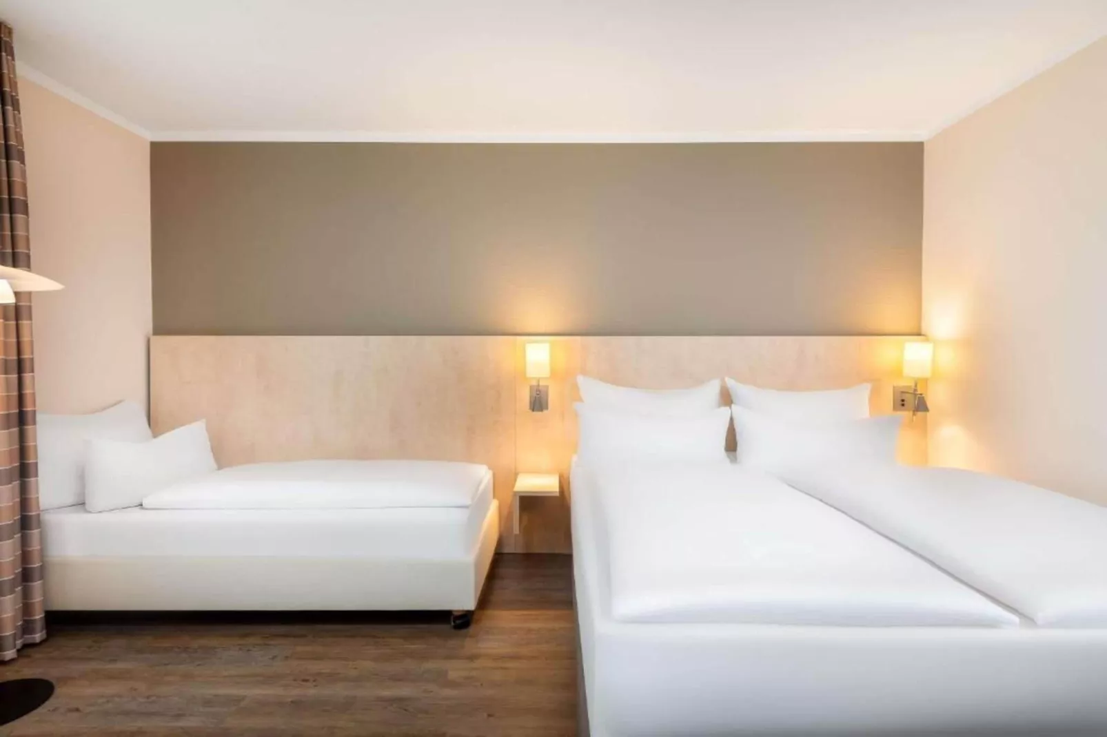 Mercure Hotel - Standard Double Room with Sofa Bed - Slaapkamer