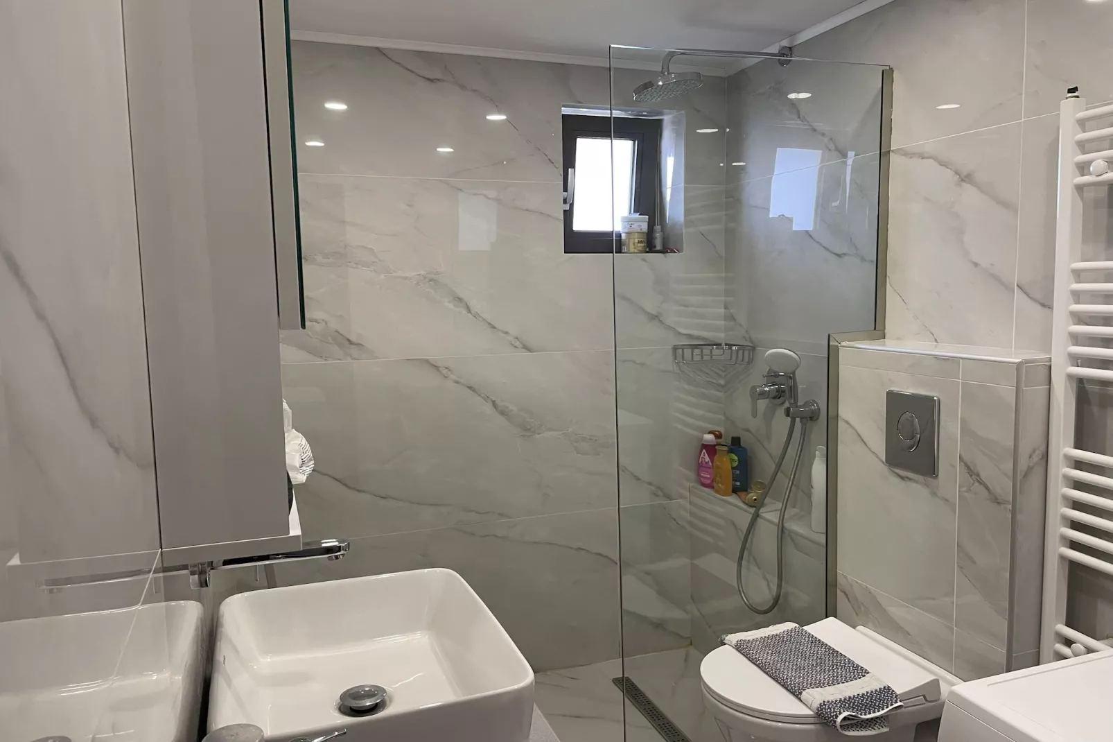 Andriana’s apartment  A fully equipped 2-BR apt in the countryside-Badkamer