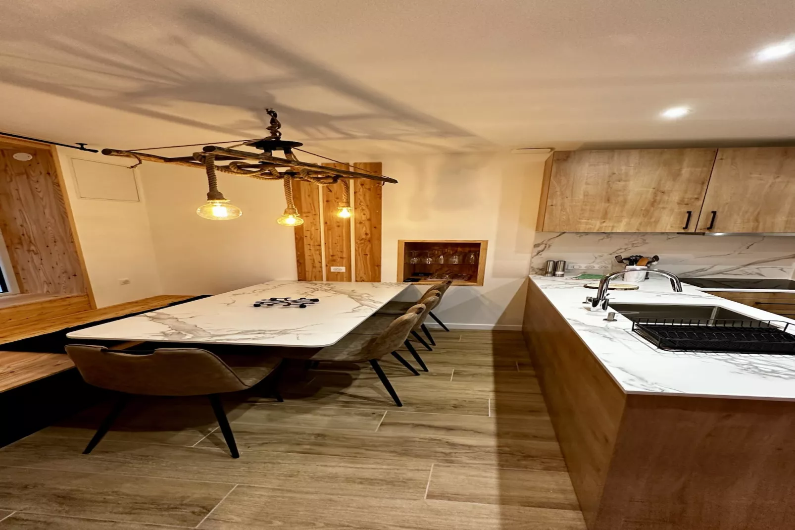 Le Refuge des Skieurs - Eetkamer