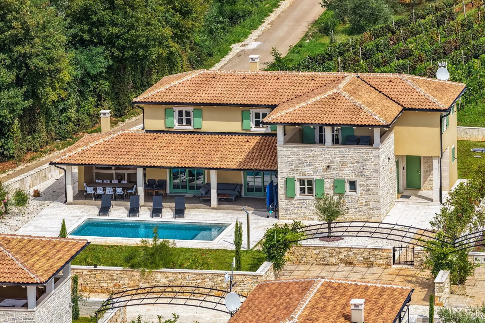 Villa Lunistra-Buitenkant zomer