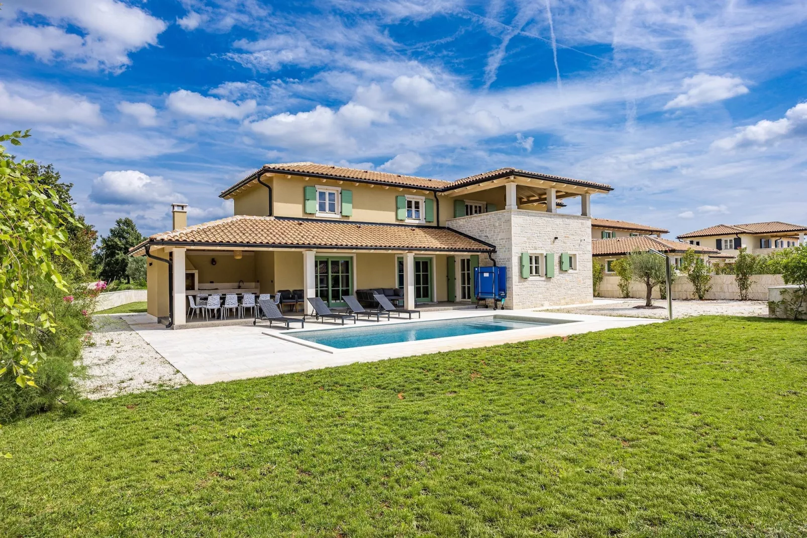 Villa Lunistra-Buitenkant zomer