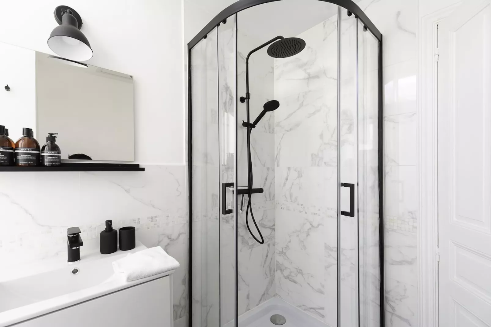 Villa Pax 2 - La Bourboule 4pers-Badkamer