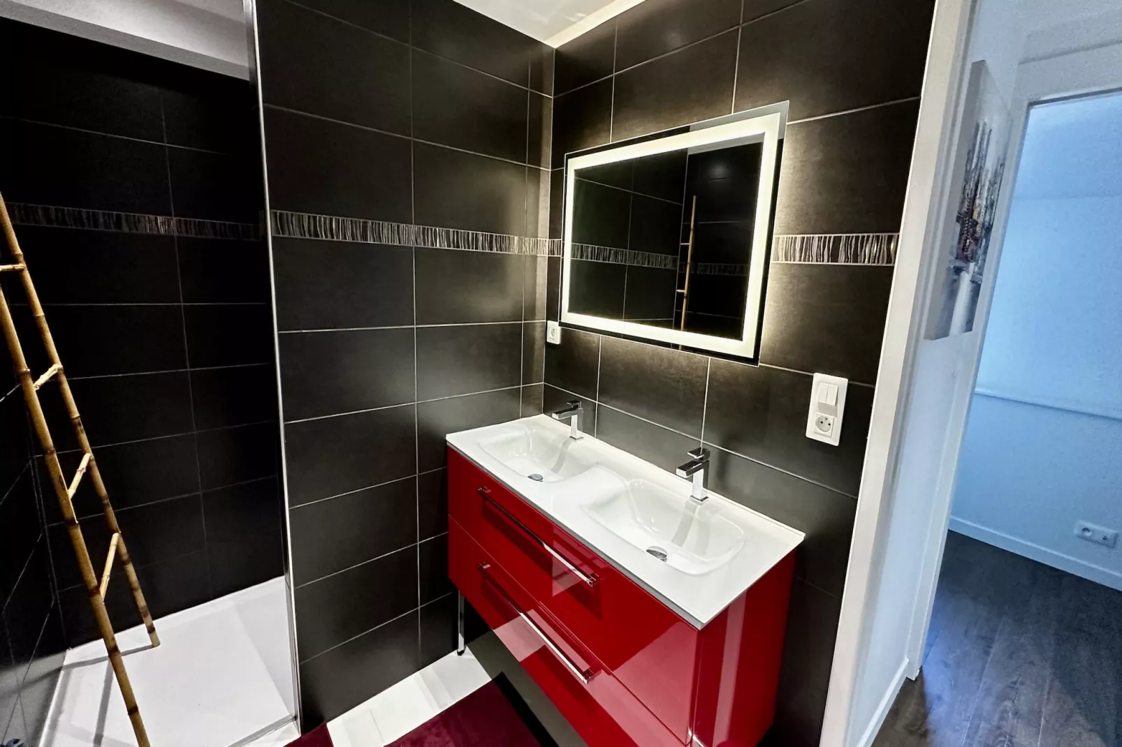 Les Etrangers 402 - La Bourboule-Badkamer