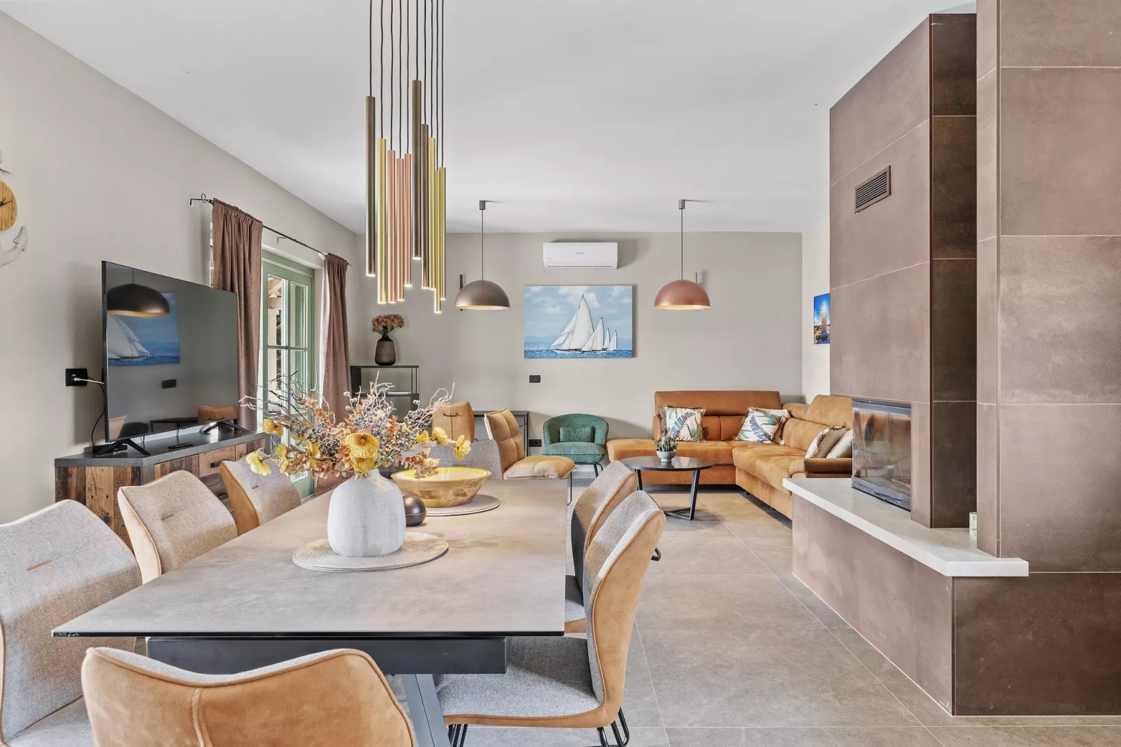 Villa Lunistra-Eetkamer